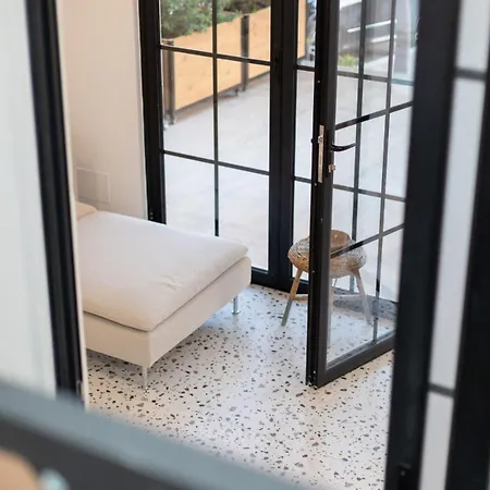 Apartment Brand New Close To The Ap1 *